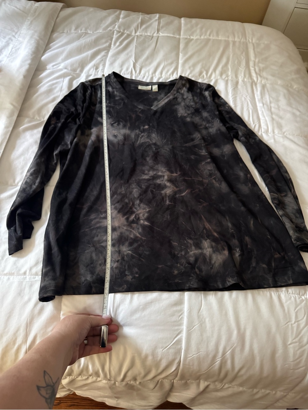 LOGO by Lori Goldstein V-Neck Long Sleeve Tie-Dye Top - Black & Gray